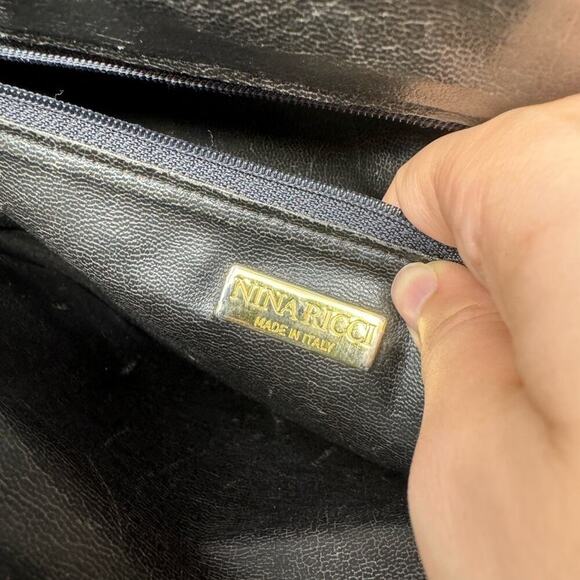 Nina Ricci Vintage Black Pebbled Leather Bucket Shoulder Bag – Gold Turnlock - Picture 7 of 8